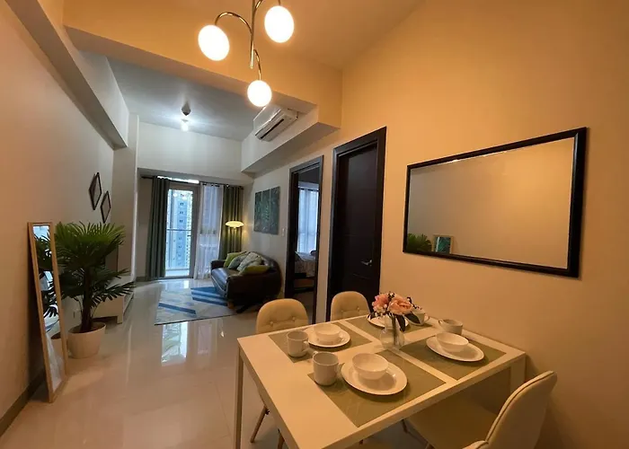 Tropical 1br Uptown Parksuites Bgc With Netflix 200mbps
