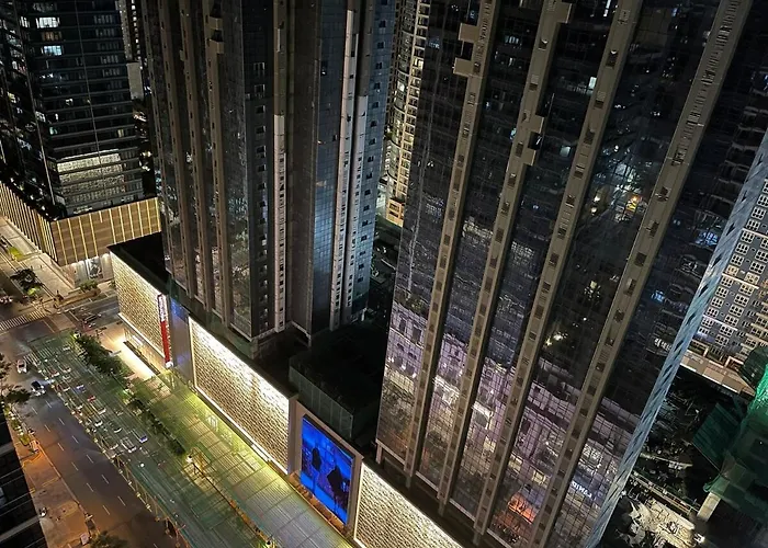 Tropical 1br Uptown Parksuites Bgc With Netflix 200mbps