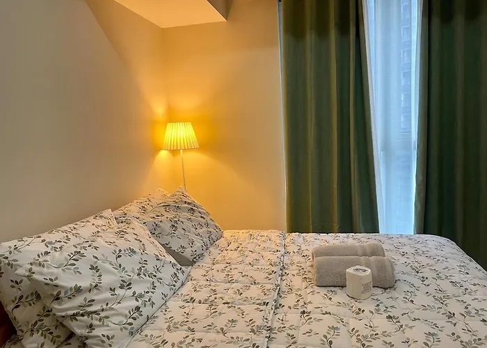 Tropical 1br Uptown Parksuites Bgc With Netflix 200mbps * Manila