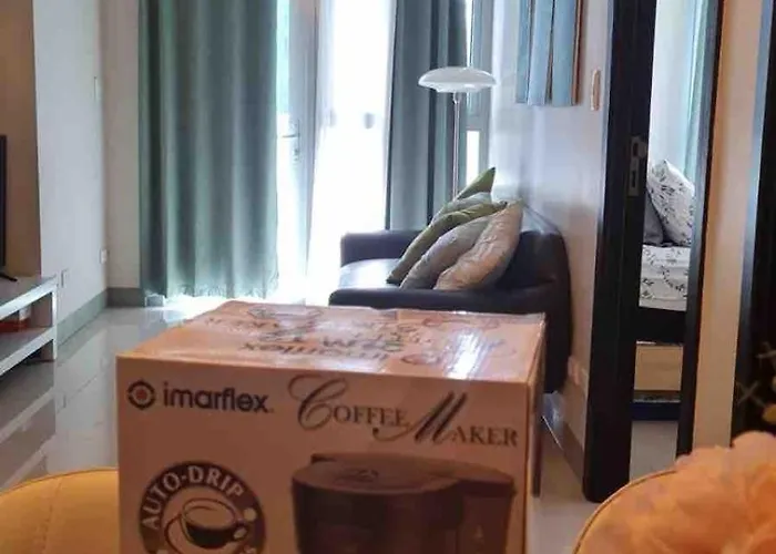 Tropical 1br Uptown Parksuites Bgc With Netflix 200mbps