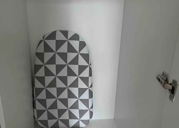 Tropical 1br Uptown Parksuites Bgc With Netflix 200mbps Apartamento Manila