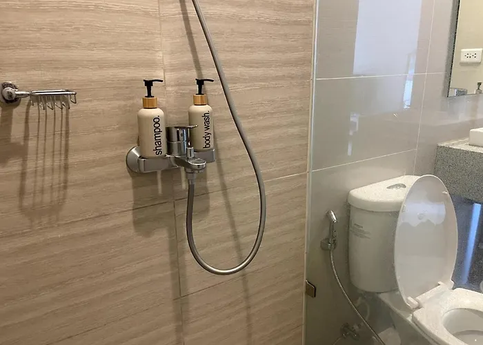 Tropical 1br Uptown Parksuites Bgc With Netflix 200mbps Apartamento Manila