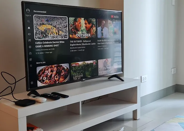 Tropical 1br Uptown Parksuites Bgc With Netflix 200mbps *