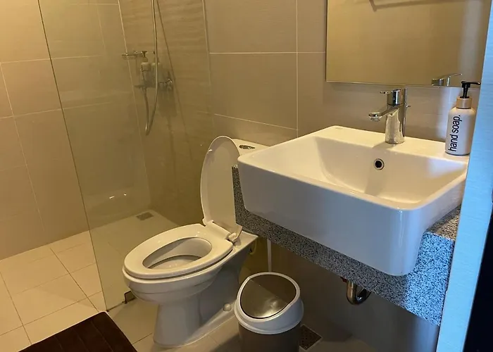 Tropical 1br Uptown Parksuites Bgc With Netflix 200mbps *