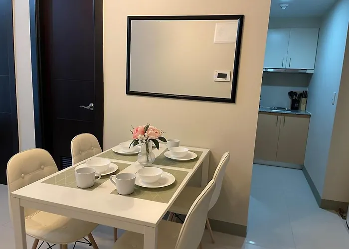 Tropical 1br Uptown Parksuites Bgc With Netflix 200mbps