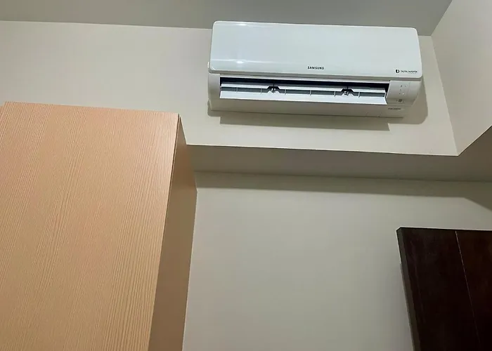 Tropical 1br Uptown Parksuites Bgc With Netflix 200mbps